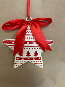 Metal red/white ornament