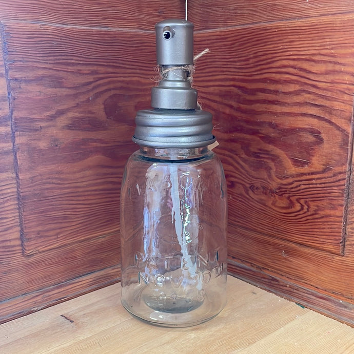 Mason jar soap dispenser