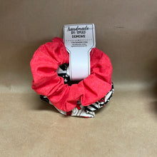 Load image into Gallery viewer, Handmade 2pack of scrunchies
