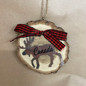 Wood slice with Canada ornament